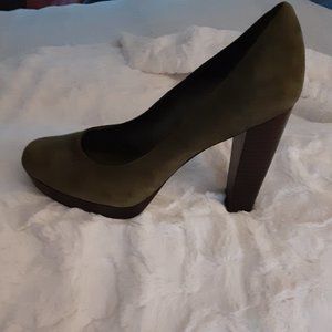 Banana Republic suede pumps